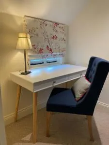 9 White Cottage - West Dean