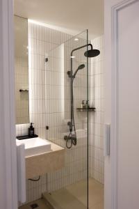 Whole Floor, 3 Bed 3 Bath, 1 min to BTS Prompong