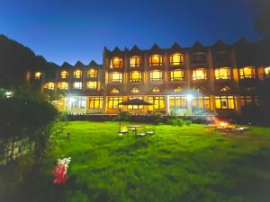 Ramayan Resort Manali Near Mall Road with Big Parking