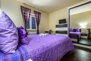 Countyside Retreat Six Bedroom Villa with Pool