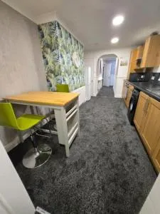 Levy Nook House 1 bed apartment 5 minute walk to Stockton town centre & Free Parking - 蒂诗上的索纳比