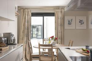 Harlyn Folly, Apartment 6, Harlyn