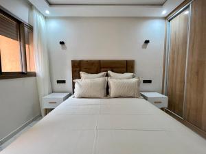 Modern Stay 3 bedroom City Center with Balcony