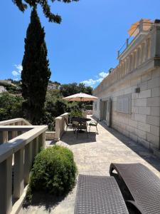 One-Bedroom Apartment with Terrace and Sea View room in Villa Jade apartments