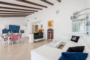 Countryside Villa With Pool, Three Bedrooms