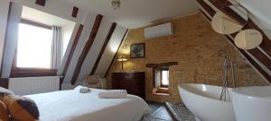 Villas Les Terrasses du Carlat, Le Logis, Demeure raffinee, situation ideale Dordogne, vues, piscine : photos des chambres
