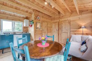 Chalet accueillant à Égliseneuve-des-Liards avec jardin