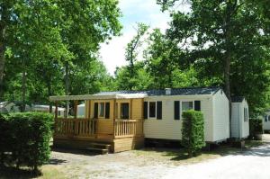 Campings Domaine Residentiel de Plein Air La Canadienne : Mobile Home Standard (6 Adultes)