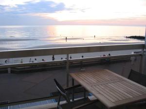 Appartements T2 Cabine avec Balcon et WIFI sur la Digue de Wimereux - FR-1-675-39 : Appartement