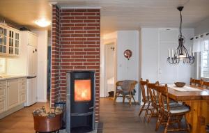 4 Bedroom Beautiful Home In Lidhult