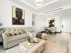Luxury Marasi drive, 1BDR Apt with Private Jacuzzi