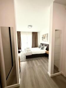 RULU Studio Plaza Mall