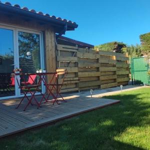 Maisons de vacances A 10 minutes des plus belles plages landaises, charmant T2 avec jardin privatif : Maison 1 Chambre