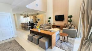 7639- Encantadora Casa com 3 Suítes no Magic Village Yards, Perto da Disney e da Rota 192