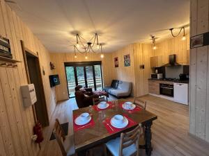 Grange de lancienne école avec Jacuzzi privé