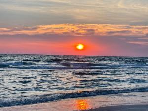 Amazing views & steps to beach 2B-2Bath-Pool 333