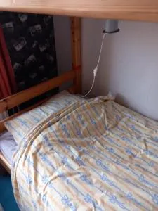 Een persoonskamer, eventueel twee met stapelbed, gezamenlijk gebruik van badkamer en toilet - Wessem