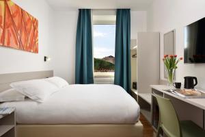 Deluxe Double or Twin Room with City View room in Colosseo Panorama