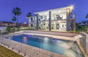 Le Bleu Horizon - Ocean view Luxury Home with Pool - Beachmere