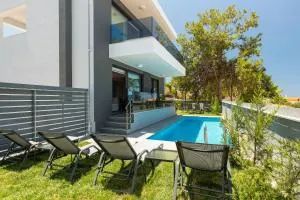 Nisos Villa, walking distance to the beach & shops, By ThinkVilla - 斯法卡基