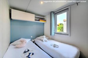 Campings Domaine Residentiel de Plein Air Les Ilates : Premium Homeflower with Air-Conditioning and Spa Bath (4 Adults)