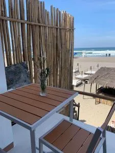 Insan seabeds room 1 beach front 3 pax beside Kabsat NOT a beach view room - san juan la union