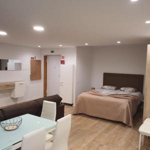 Center Marina View Brown Studio