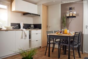 Campings Domaine Residentiel de Plein Air Les Ondines : Premium Homeflower with Air-Conditioning (6 Adults)