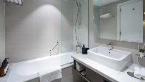 Keyrock Damac Maison Privée - Studio in Business Bay with Pool, Gym & Free Parking