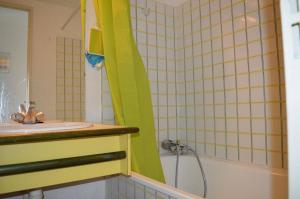 Appartement 2 pièces cabine situé au port 6 couchages -AR260-309