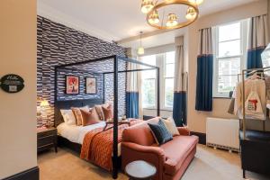 Pembroke House I Your Apartment