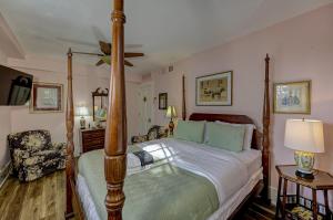 Standard Queen Room room in The Duff Green Mansion