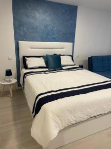 Center Marina view Blue Studio