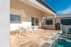 Maisons de vacances Villa avec piscine exterieur : photos des chambres