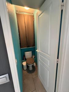 Superbe T2 face mer piscine