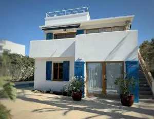 Villa exclusiva frente al mar con jardin y piscina - Кала-Бланка