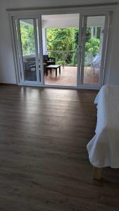 Spacious Apartment w Pool