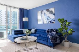 Beachfront 1-Bedroom Apartment with Ocean View, Pool and Gym in Hollywood Beach