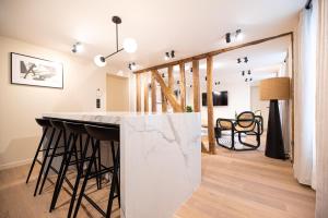 CIA - Home on Grands Boulevards