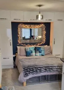 The Hideaway - cosy self-contained studio - 索尔塔什