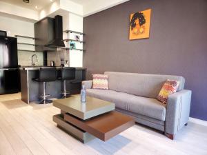Newly Renovated Condo Steps to Republic Square