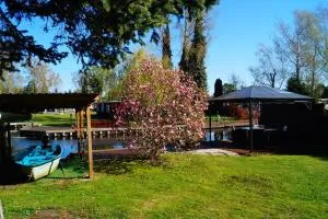 Ferienhäuschen direkt am Wasser inklusive 2 Boote - Erkner