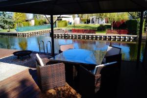 Ferienhäuschen direkt am Wasser inklusive 2 Boote