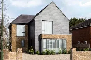 Stylish new home with parking - king beds garden - Westhampnett