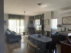 Luxury-Elegant apartment in the heart of Patras​ - Flámbouras