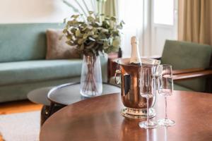 The Luxe Cube Apartment