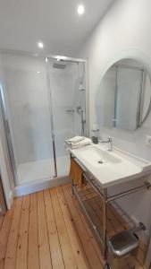 Sejours a la campagne Domaine de Treuillaud climatise piscine privee : photos des chambres