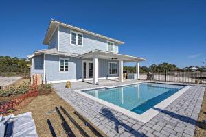 Cozy Crabshell Beach Club Cottage