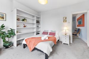 Lovely Split level 2 bedroom flat in NW London