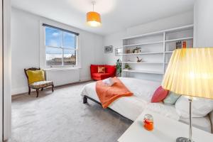 Lovely Split level 2 bedroom flat in NW London